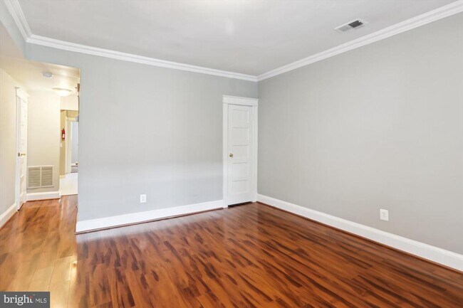 Foto del edificio - 1712 West Virginia Ave NE