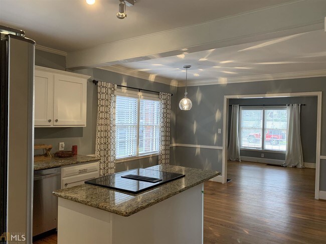 Building Photo - 805 Highland Terrace NE