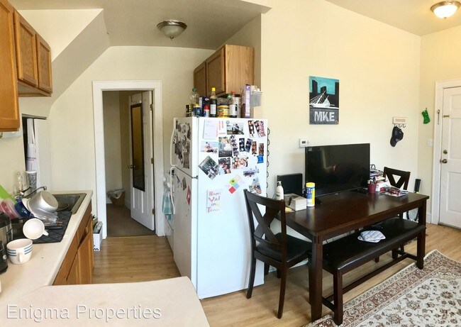 Foto del edificio - 1523 N Farwell Ave