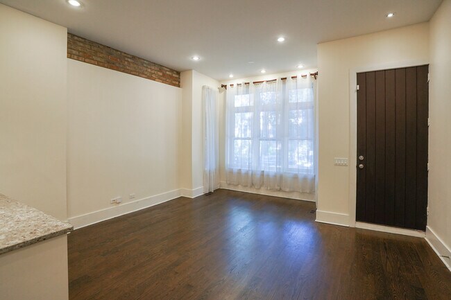 Foto del edificio - 1735 W Erie St