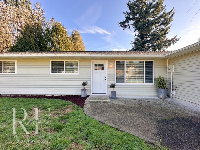 Building Photo - A Warm & Welcoming Rambler in the Heart of Central Kitsap