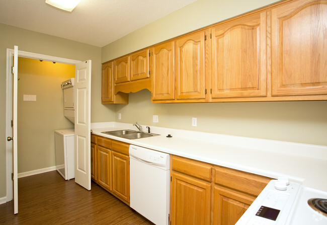 2BR, 2BA - 1,096 - Summer Lane Apartments