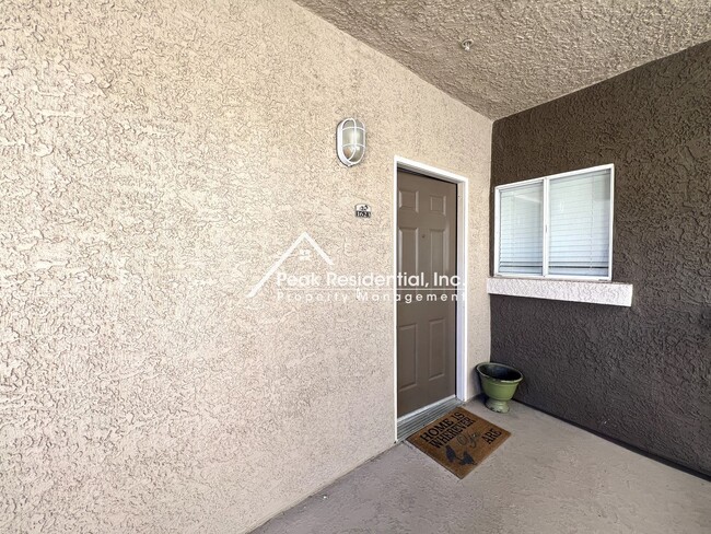 Building Photo - A Beautiful Roseville 1bd/1ba Condo in Gat...