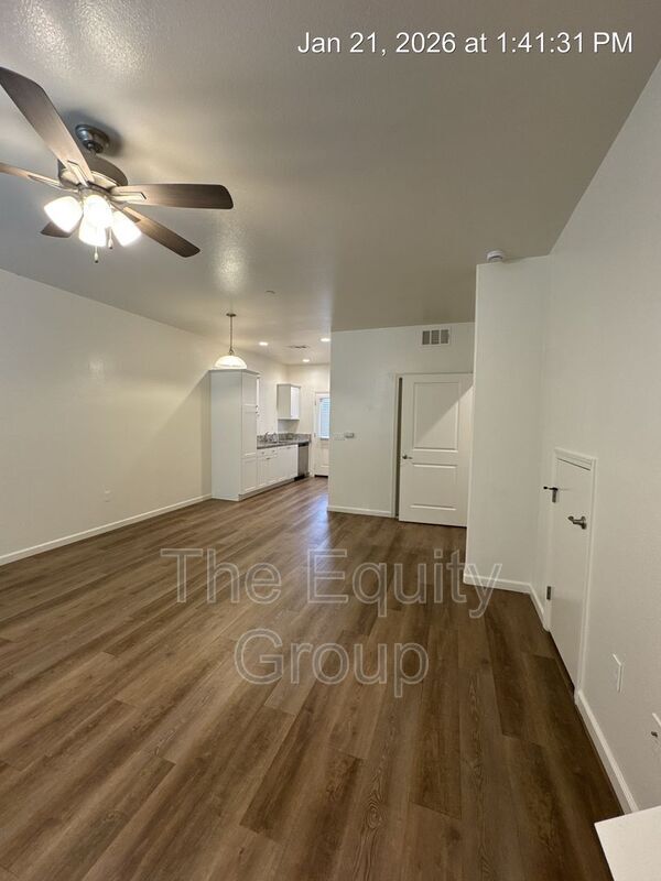 Building Photo - 414 S Summit St