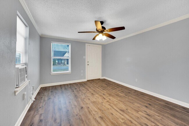 Photo - 418 E Ave F - 412 E Ave F Apartment