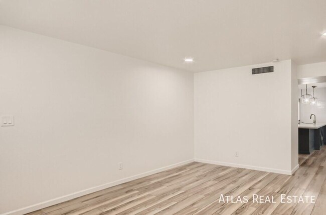 Building Photo - 3115 S Kachina Dr