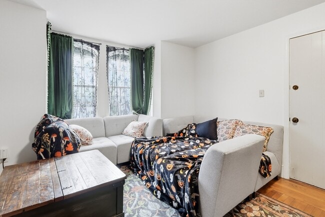 Building Photo - 50 Monmouth St