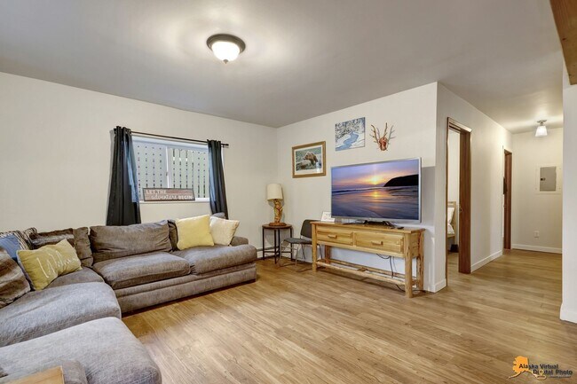 Foto del edificio - Fully Furnished 3BR Home | Utilities Included | Prime Downtown Location
