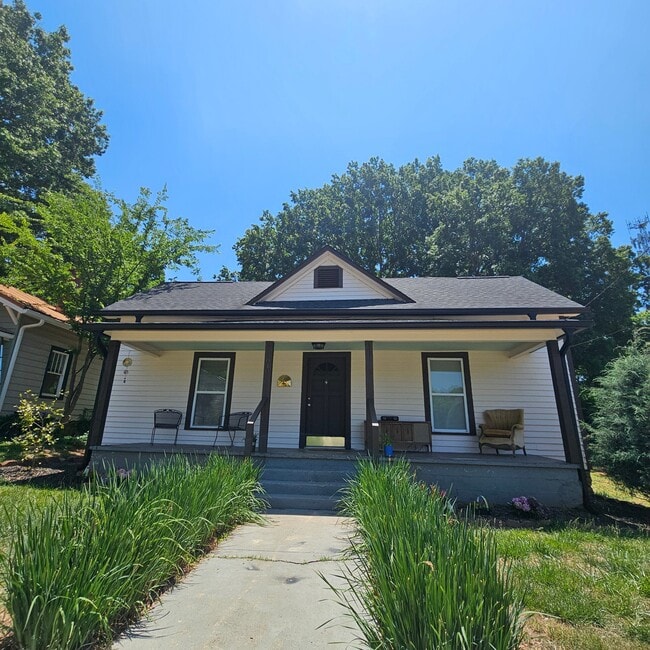 Building Photo - 619 W Bell St