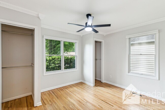 Building Photo - Updated 2 Bedroom Home with Additional Ups...