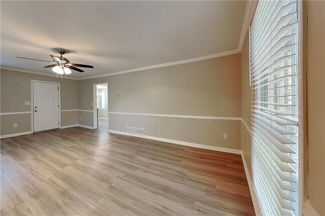 Building Photo - 2358 Marneil Dr NE