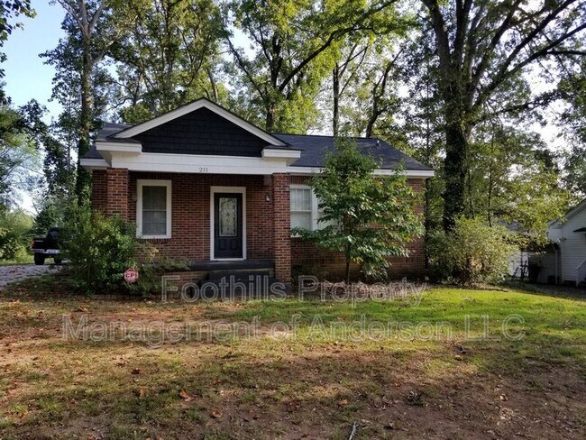 Building Photo - 211 Forest Ave
