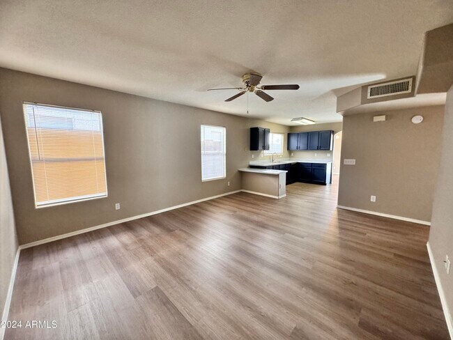 Building Photo - 10453 N 76th Dr