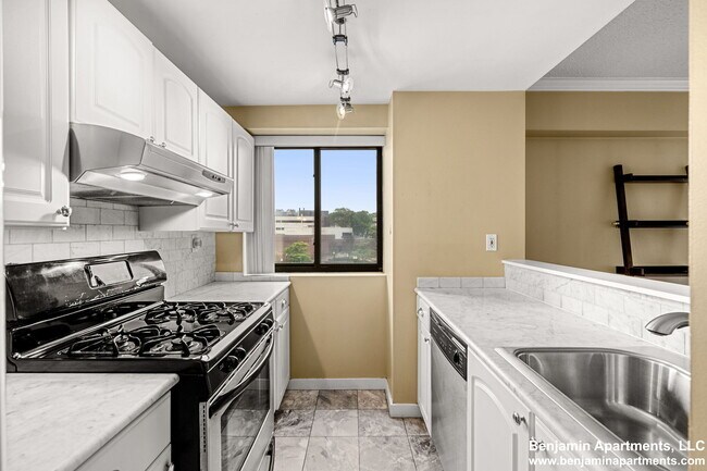 Foto del edificio - 15 North Beacon St