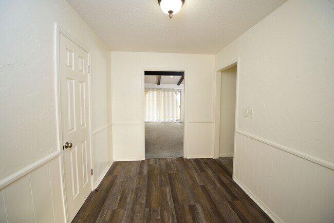 Foto del edificio - 7811 South College Ave E