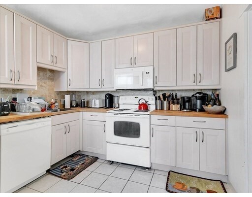 Building Photo - 1472 Commonwealth Ave