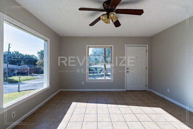 Foto del edificio - **Reduced Price** Adorable 3 Bedroom/1 Bat...