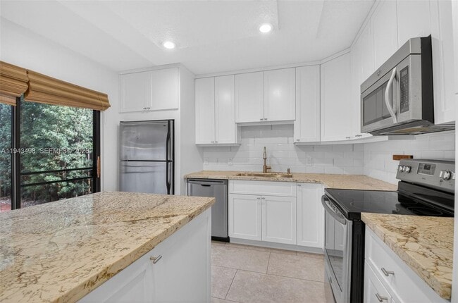 Building Photo - 3007 San Clara Dr