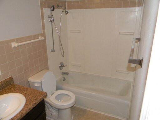 Building Photo - 444 Shamrock Ct
