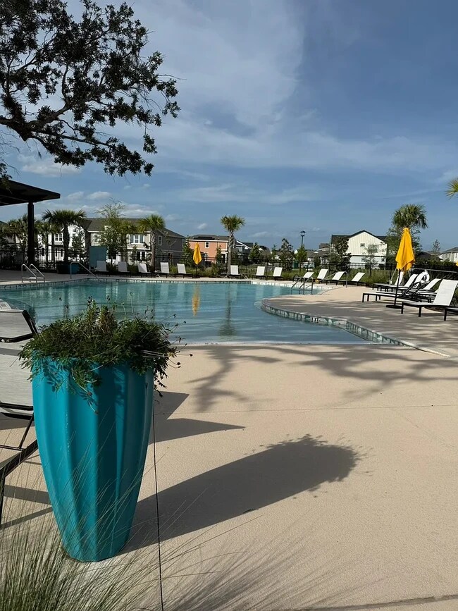 Piscina comunitaria - 2920 Voyager Ave