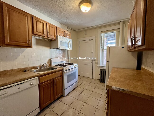 Building Photo - 15 Barrows St