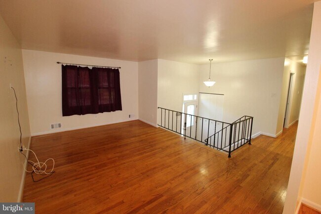Building Photo - 8817 Cather Ave