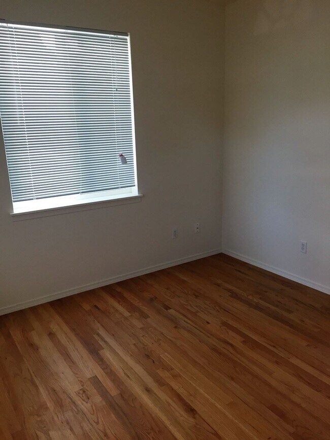 Building Photo - 2 br, 1.5 bath House - 9741 SE Holgate Blvd