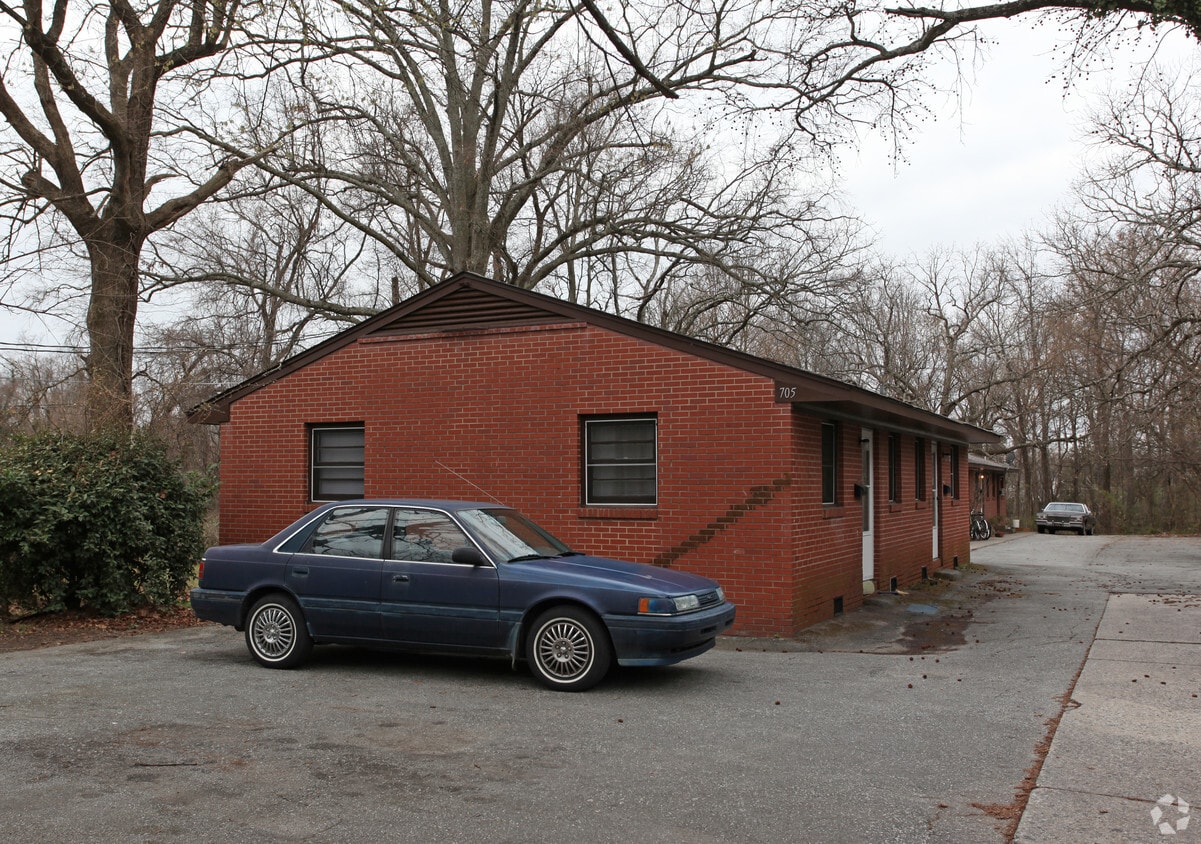 Building Photo - 705 Chestnut St