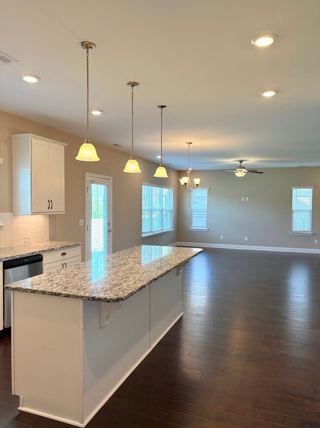 Foto del edificio - 7010 Shelton Ln