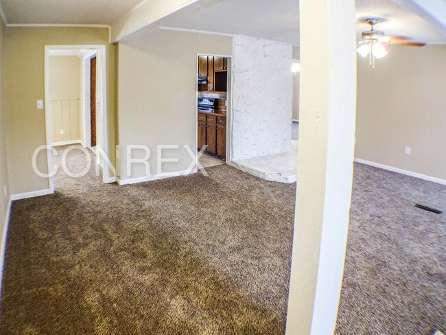 Foto del edificio - 909 Snow Dr