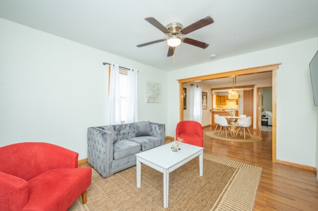 Building Photo - 1708 SE 1st St