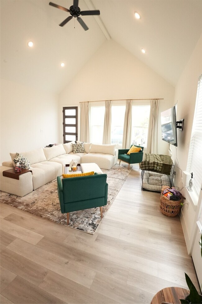 Foto del edificio - 2406 Mann St