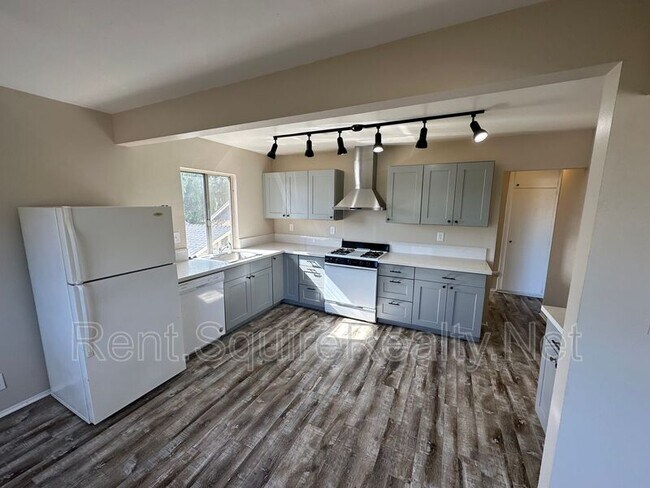 Foto del edificio - 537.5 W Crescent Dr
