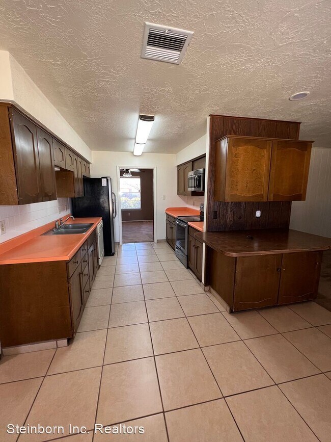 Building Photo - 4 br, 2.5 bath House - 2808 Devendale Ave.