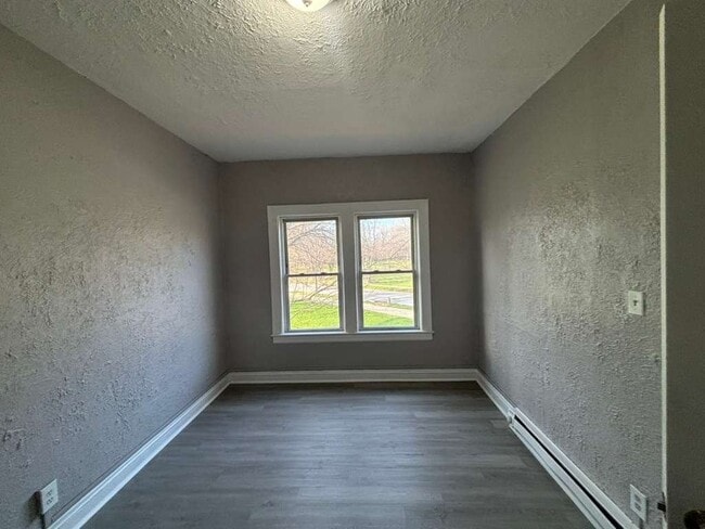 Photo - 848 Linn Dr Apartment