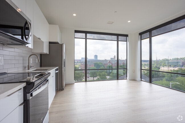 2BR, 1BA - 894 SF - Kitchen/LR - The 616