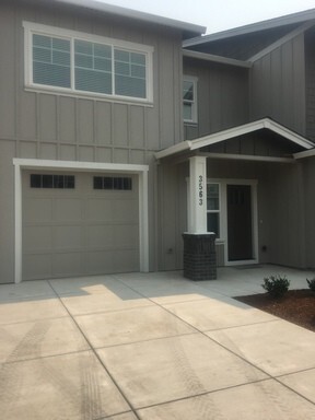 Foto del edificio - Beautiful Townhomes in East Medford