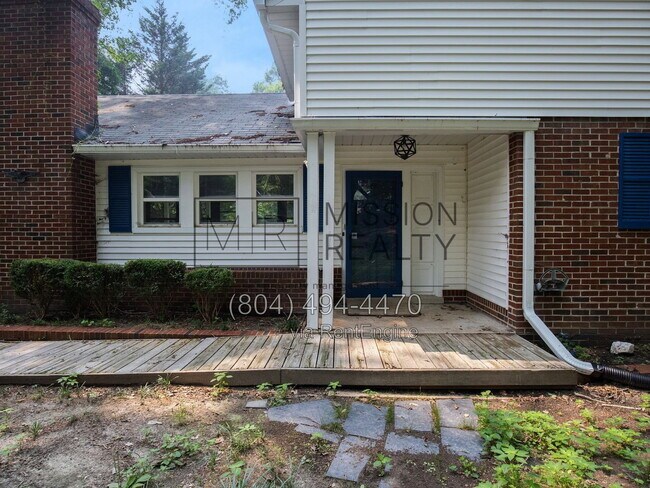 Foto del edificio - 3916 Lake Hills Rd
