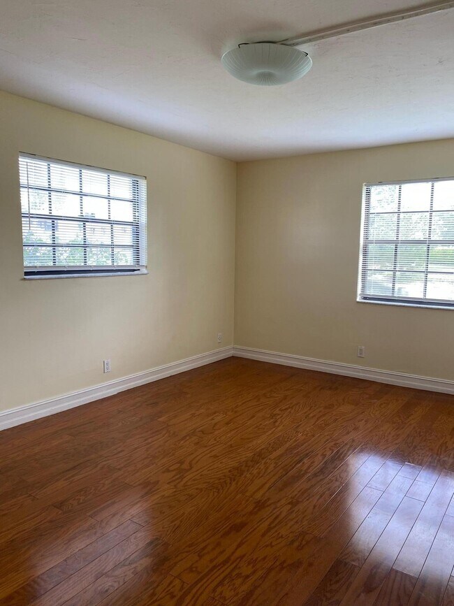 Building Photo - 4677 Oak Terrace Dr