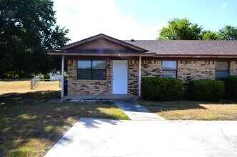 Building Photo - 201 Horseshoe Dr