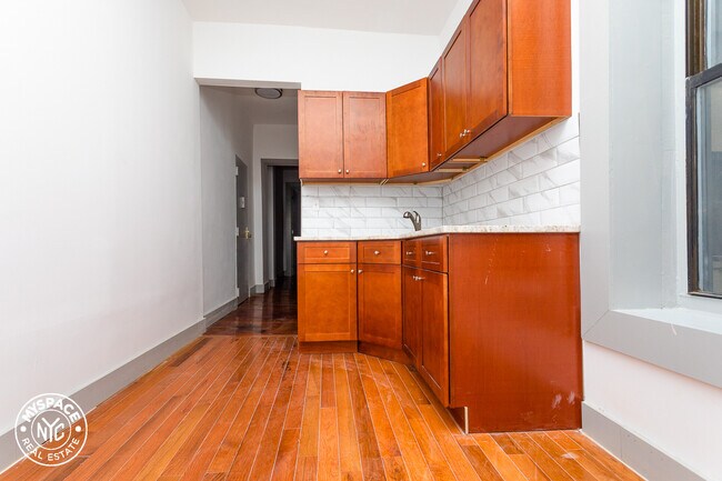 Foto del edificio - 161 Vernon Ave