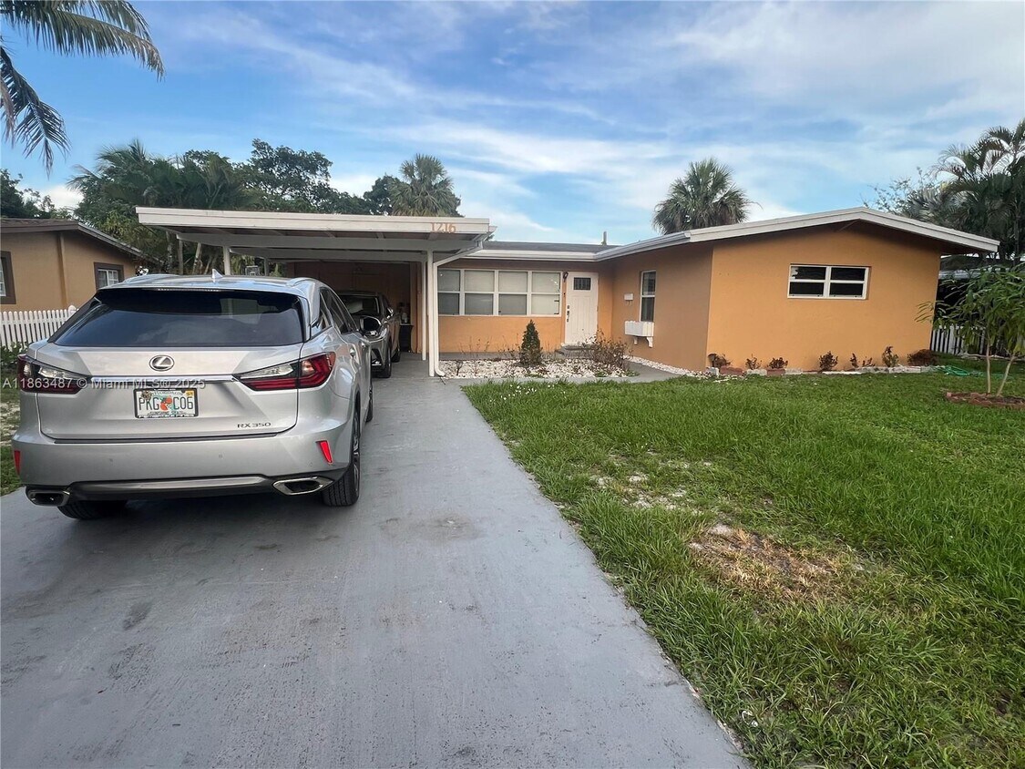 Foto principal - 1216 SW 30th Ave