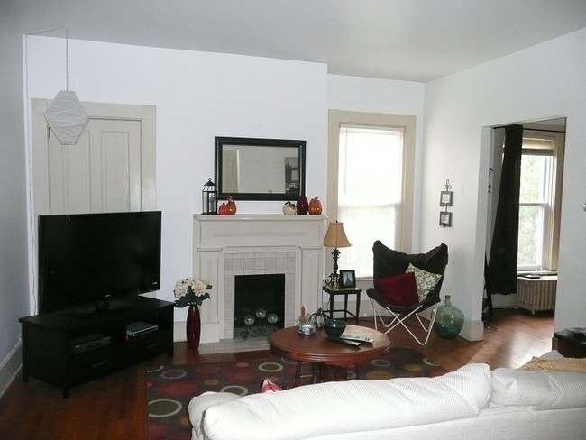 Living room with decorative fireplace - 1275 Grace Ave