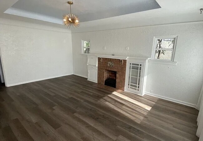 Foto del edificio - Charming 2 Bed, 1 Bath Home with Modern Up...
