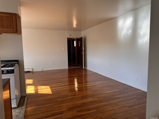 Building Photo - 464 N Corona Ave