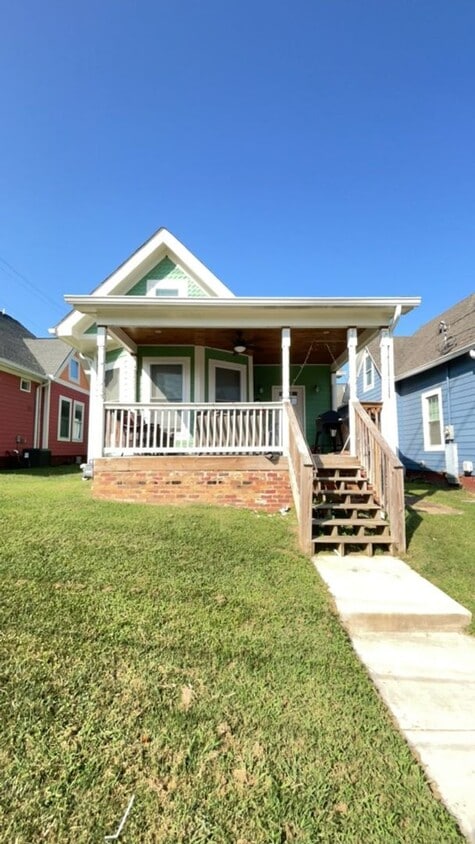 Primary Photo - 211 16th St