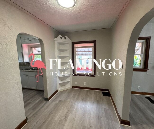Building Photo - Comfortable 2-Bedroom Home with Central Air in Dayton’s Gem City