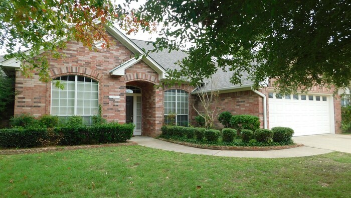 Foto principal - South Tyler! Gorgeous 4 Bedroom, 2 Bath Home