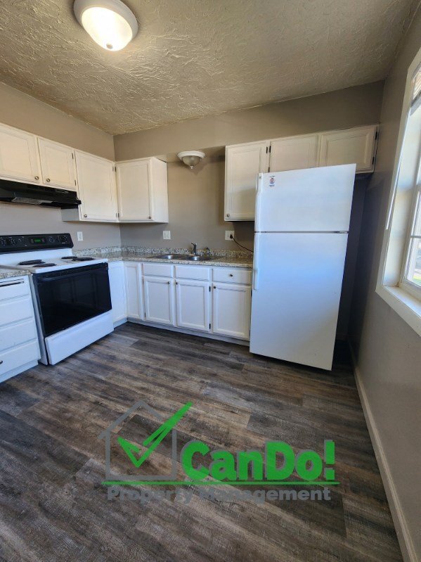 Building Photo - Now Available! Remodeled 2 bedroom, 1 bath...