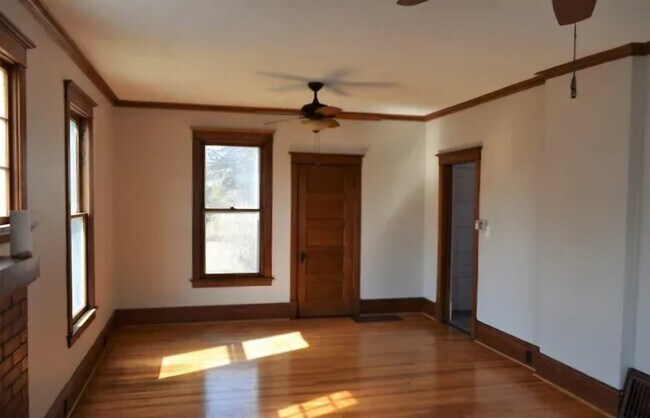 Building Photo - 662 Jefferson St